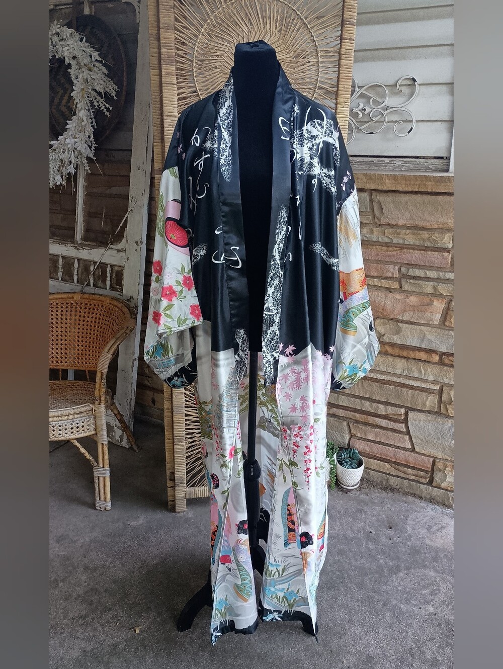 Japanese Kyoto Silk-Feel Black & White Floral Kimono With Geisha Figures